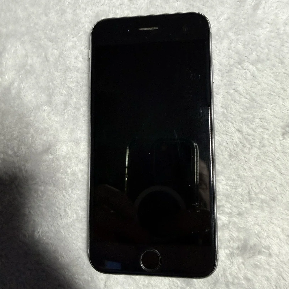 FOR PARTS ONLY (3) Apple iPads (1) Iphone S Apple Pencel & Apple Mouse